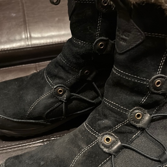 Teva Women's Black Winter Boots, size 9 - Picture 5 of 12